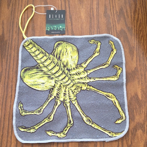 Loot Crate Other - Loot Crate Exclusive Alien Facehugger Washcloth